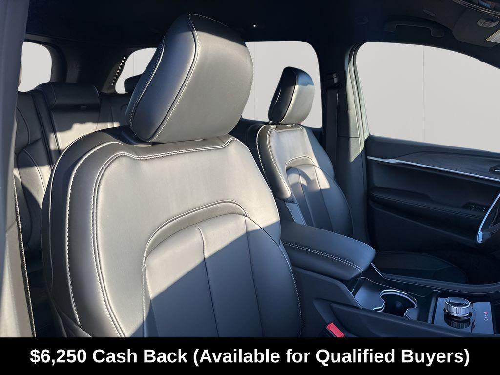 new 2025 Jeep Grand Cherokee car, priced at $36,923