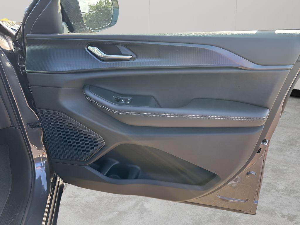 new 2025 Jeep Grand Cherokee L car, priced at $35,556