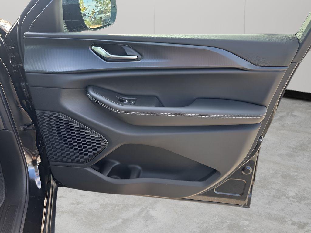 new 2025 Jeep Grand Cherokee car, priced at $34,347