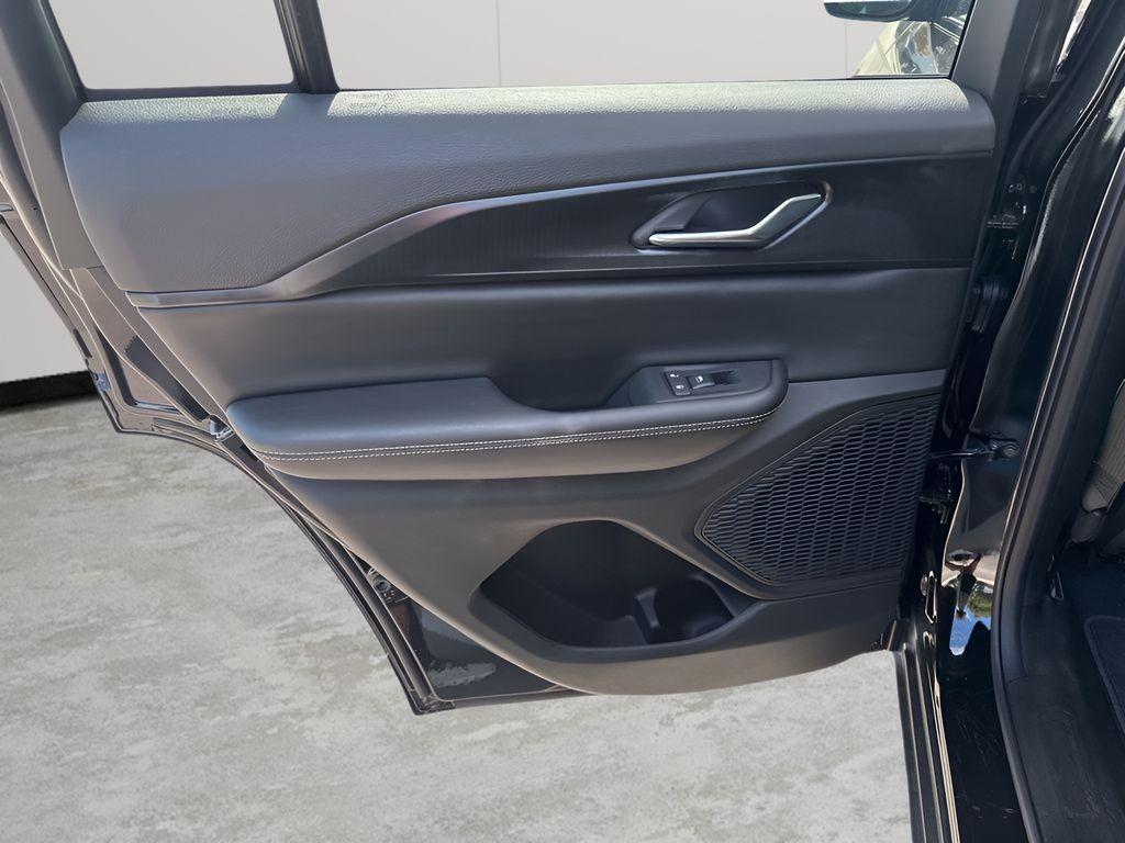 new 2025 Jeep Grand Cherokee car, priced at $34,347