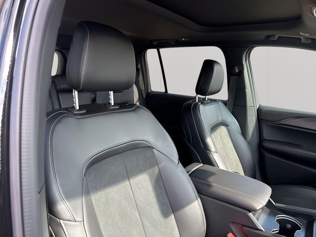 new 2025 Jeep Grand Cherokee car, priced at $34,347