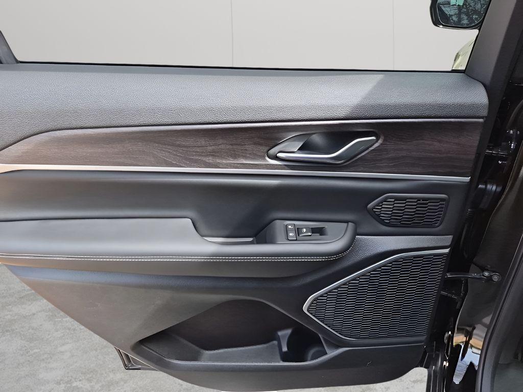 new 2026 Jeep Grand Cherokee L car, priced at $50,991