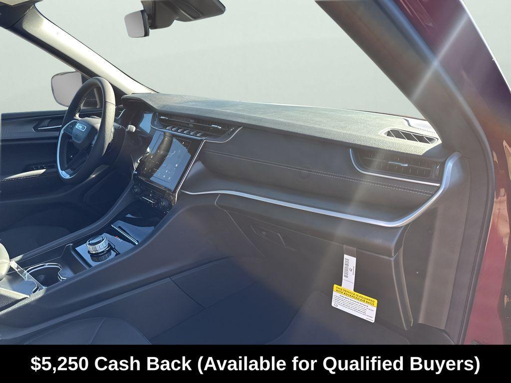 new 2025 Jeep Grand Cherokee car, priced at $33,713