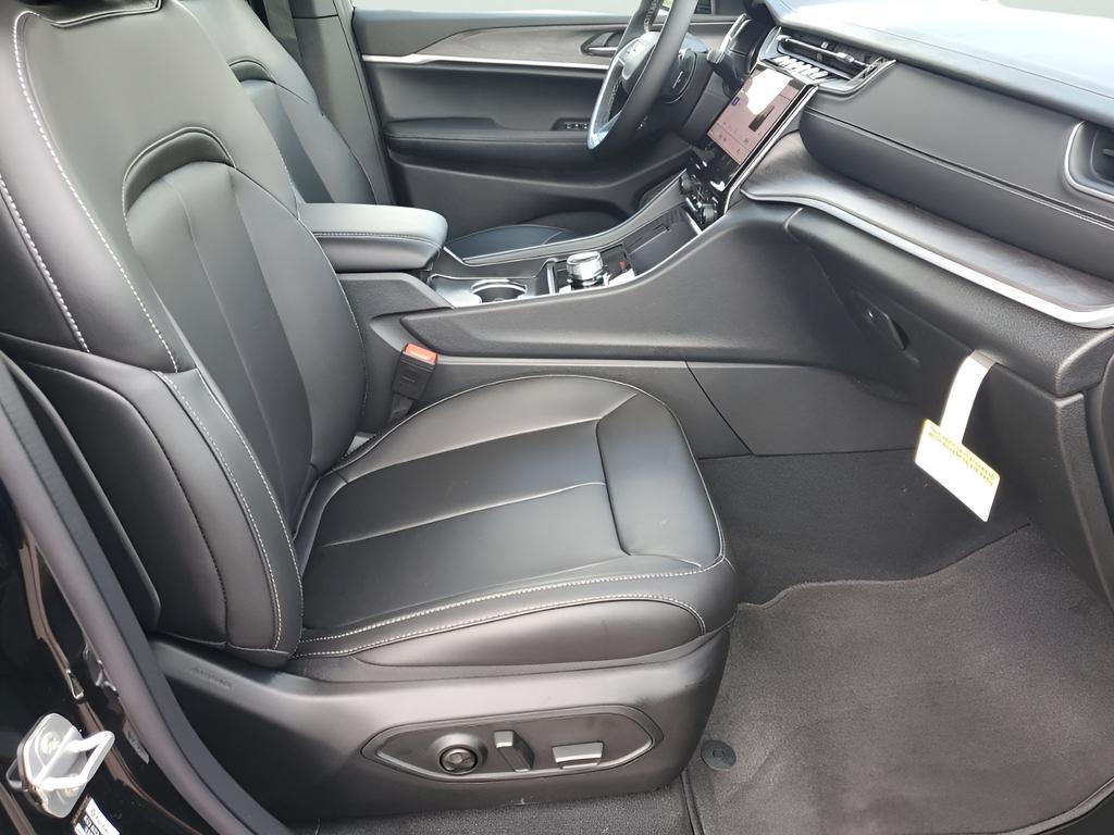 new 2025 Jeep Grand Cherokee L car, priced at $40,720