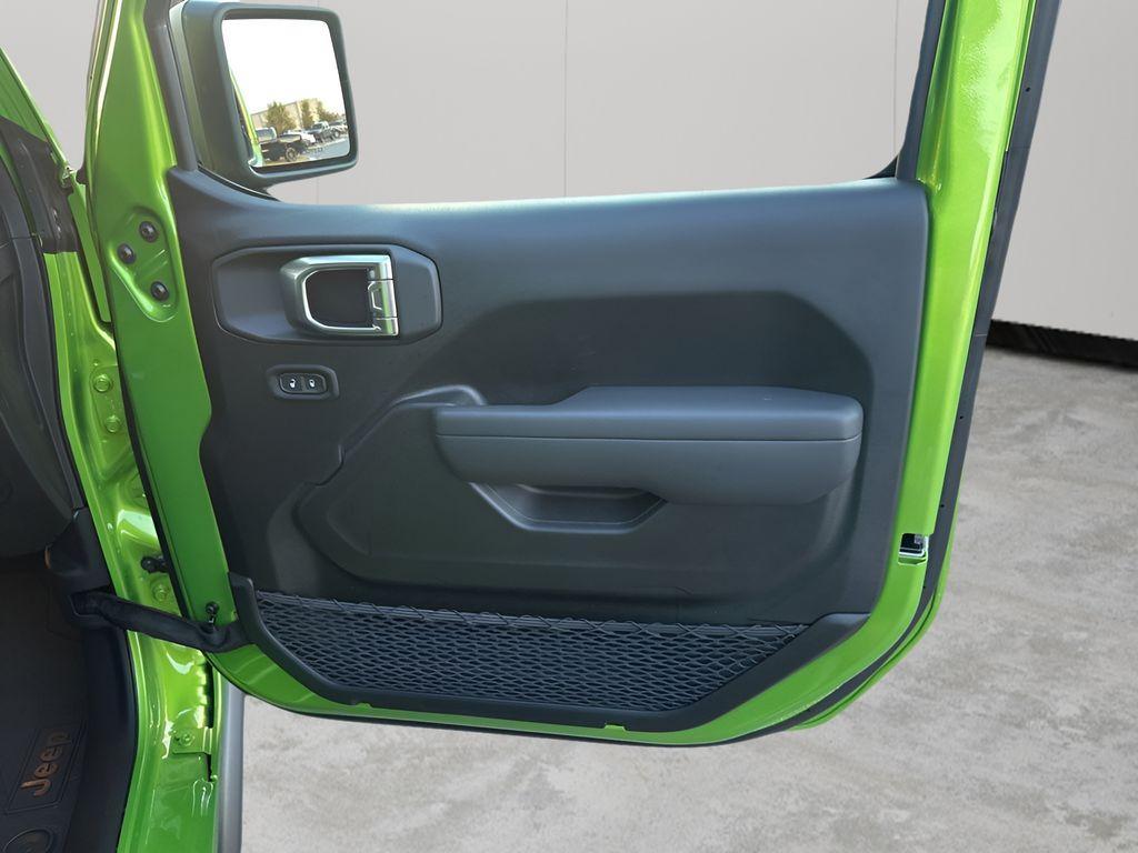 new 2025 Jeep Gladiator car, priced at $44,211
