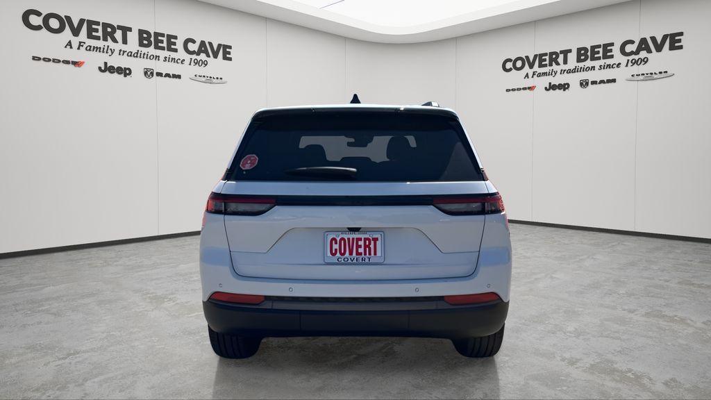 new 2026 Jeep Grand Cherokee car, priced at $47,035