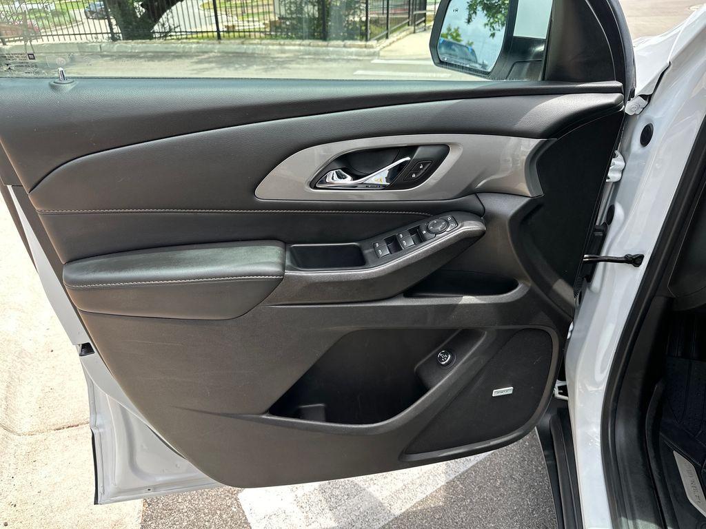 used 2021 Chevrolet Traverse car, priced at $26,897