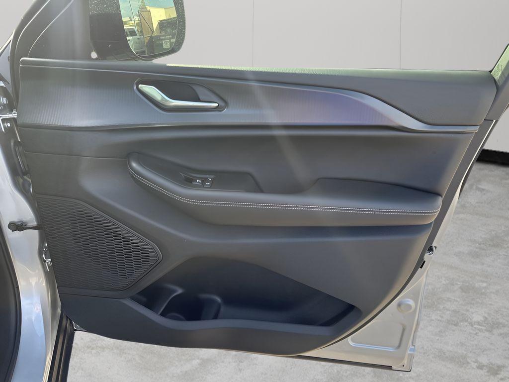 new 2025 Jeep Grand Cherokee car, priced at $36,710