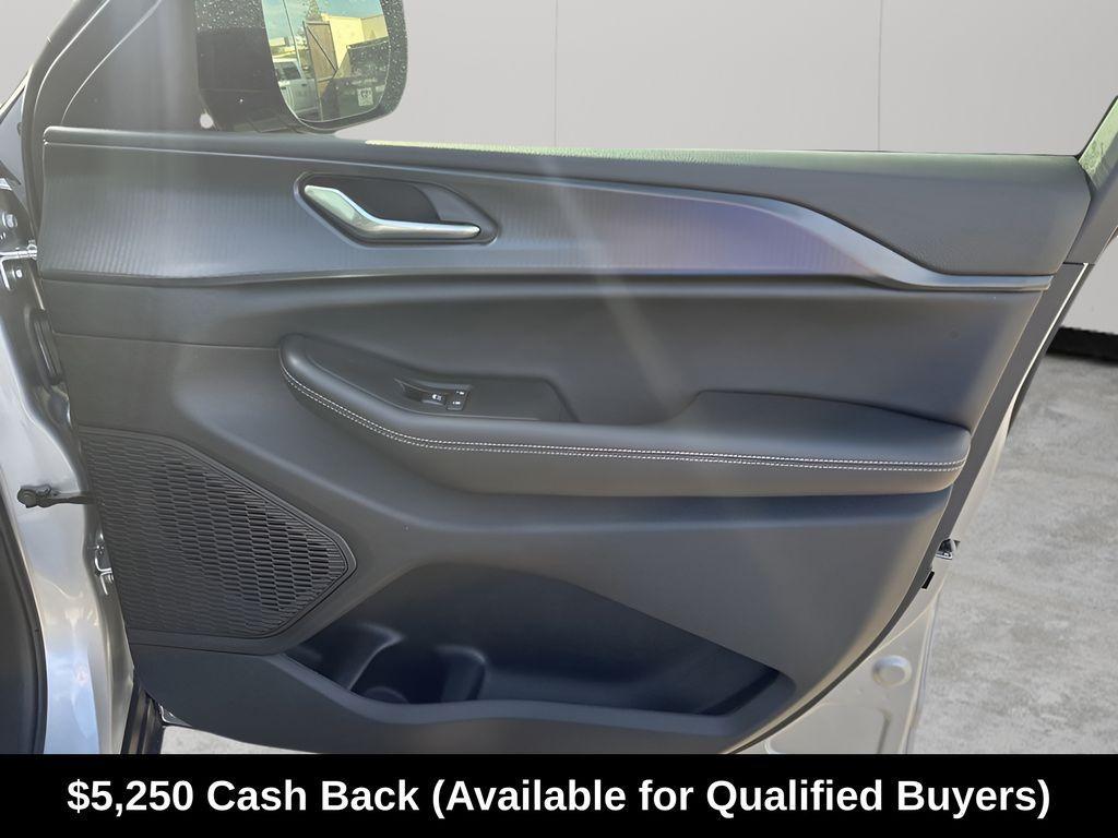 new 2025 Jeep Grand Cherokee car, priced at $38,210