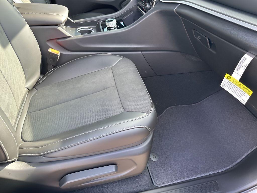 new 2025 Jeep Grand Cherokee car, priced at $36,710