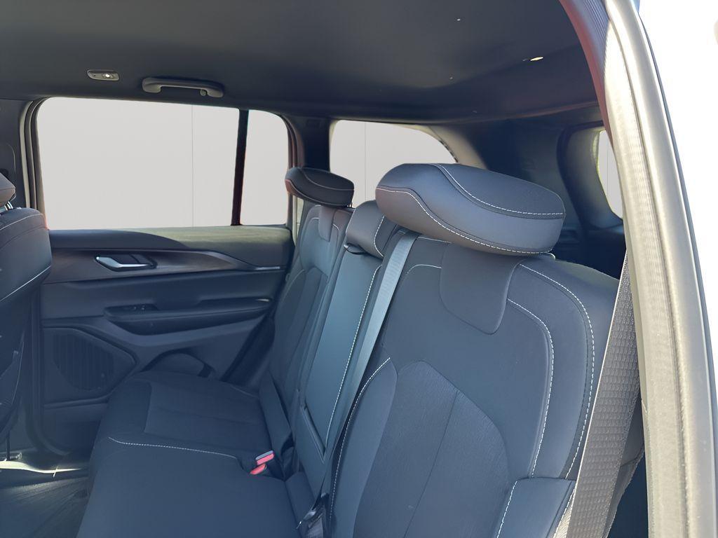 new 2026 Jeep Grand Cherokee car, priced at $41,603