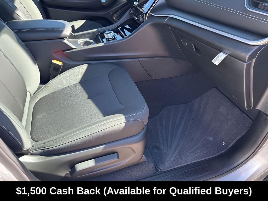 new 2026 Jeep Grand Cherokee car, priced at $39,203