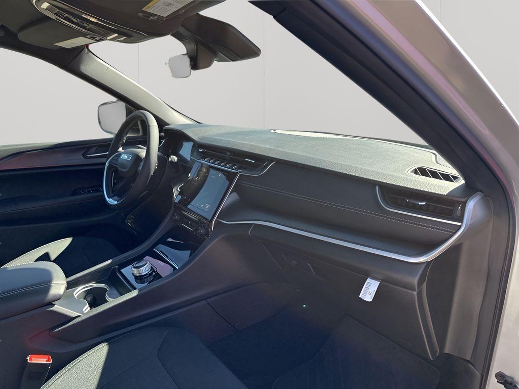 new 2026 Jeep Grand Cherokee car, priced at $41,603