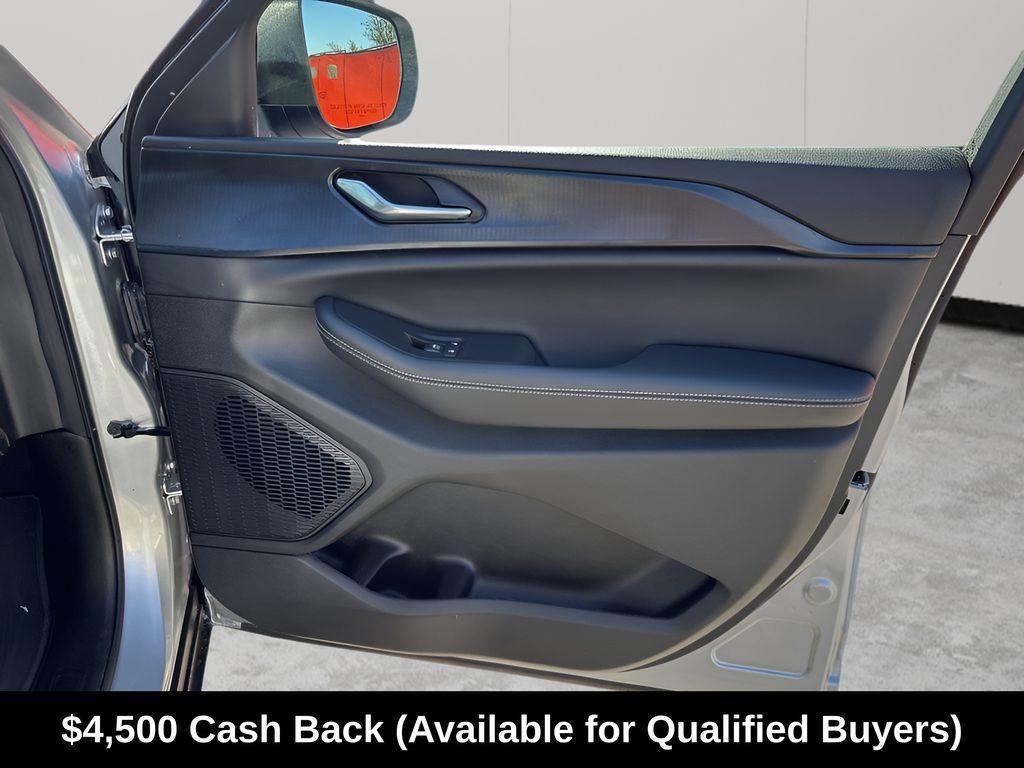 new 2026 Jeep Grand Cherokee car, priced at $34,703