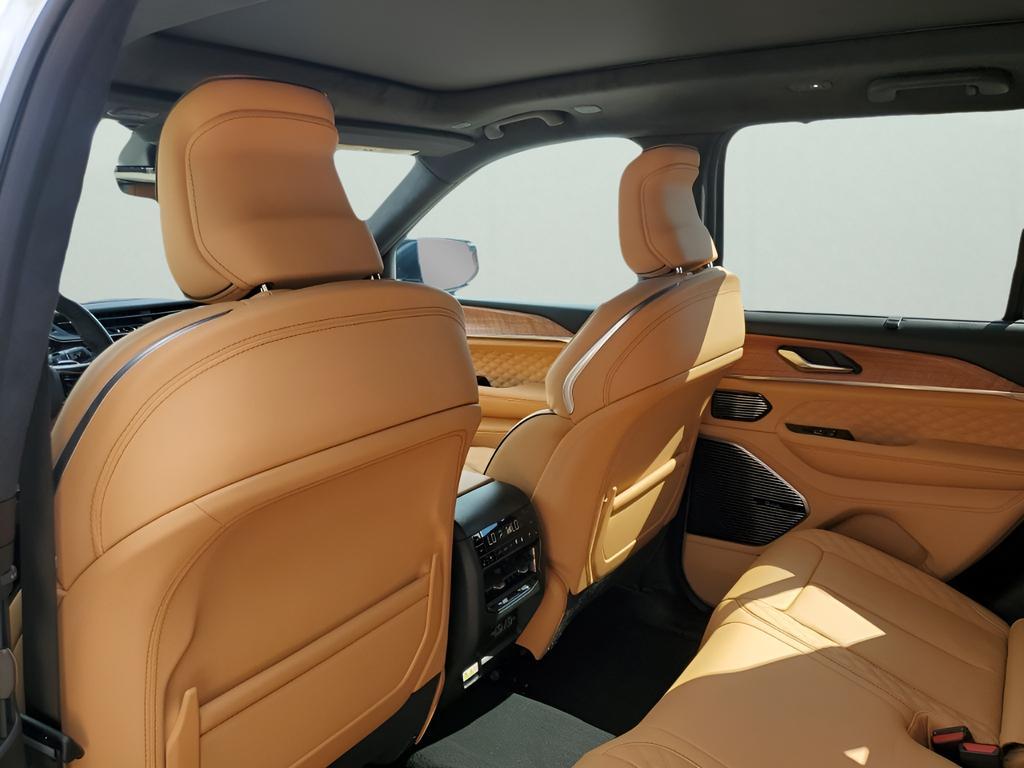 new 2025 Jeep Grand Cherokee car, priced at $57,690