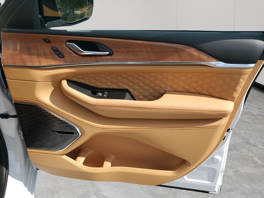 new 2025 Jeep Grand Cherokee car, priced at $57,690