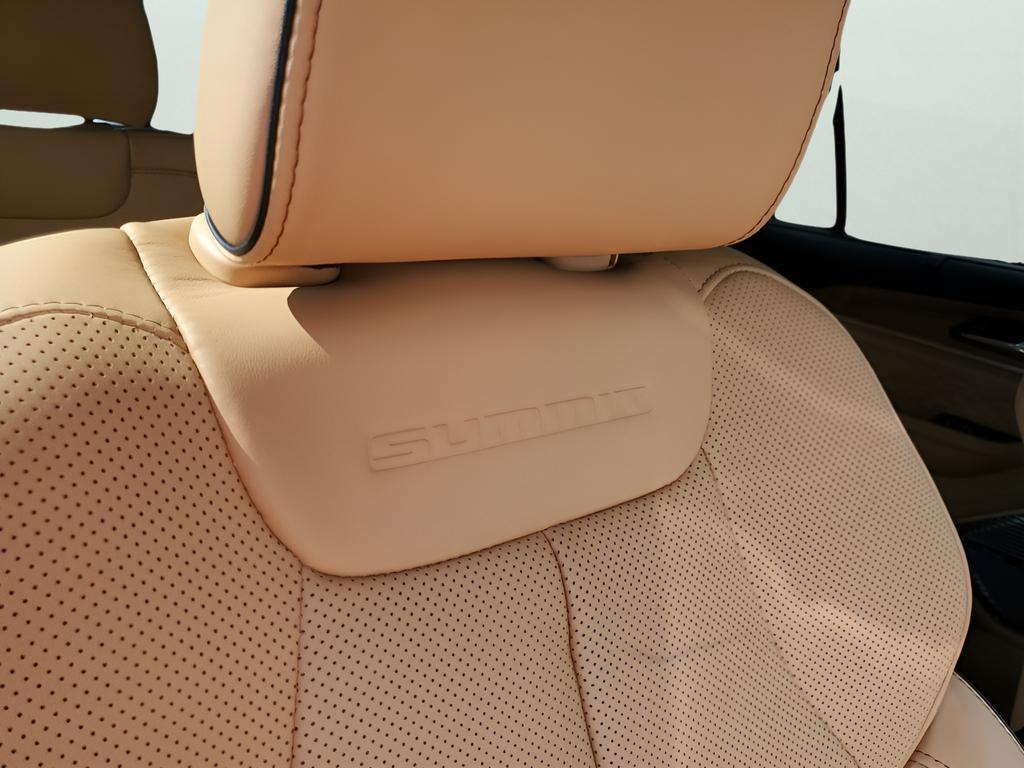 new 2025 Jeep Grand Cherokee car, priced at $57,690