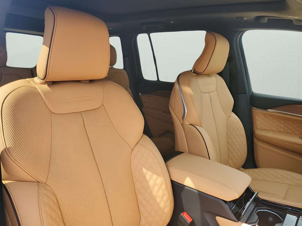 new 2025 Jeep Grand Cherokee car, priced at $57,690