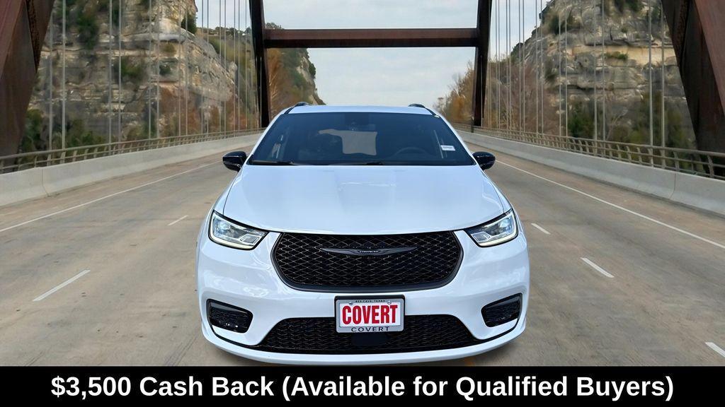 new 2026 Chrysler Pacifica car, priced at $41,977