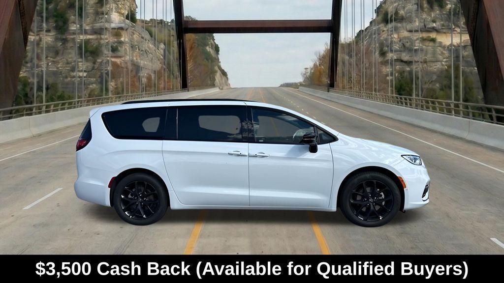 new 2026 Chrysler Pacifica car, priced at $41,977