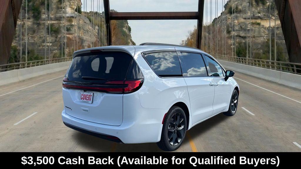 new 2026 Chrysler Pacifica car, priced at $41,977