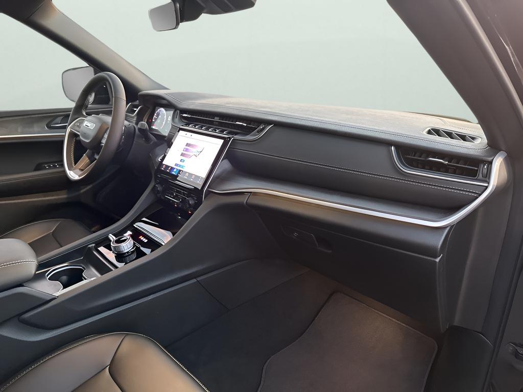 new 2025 Jeep Grand Cherokee car, priced at $38,970