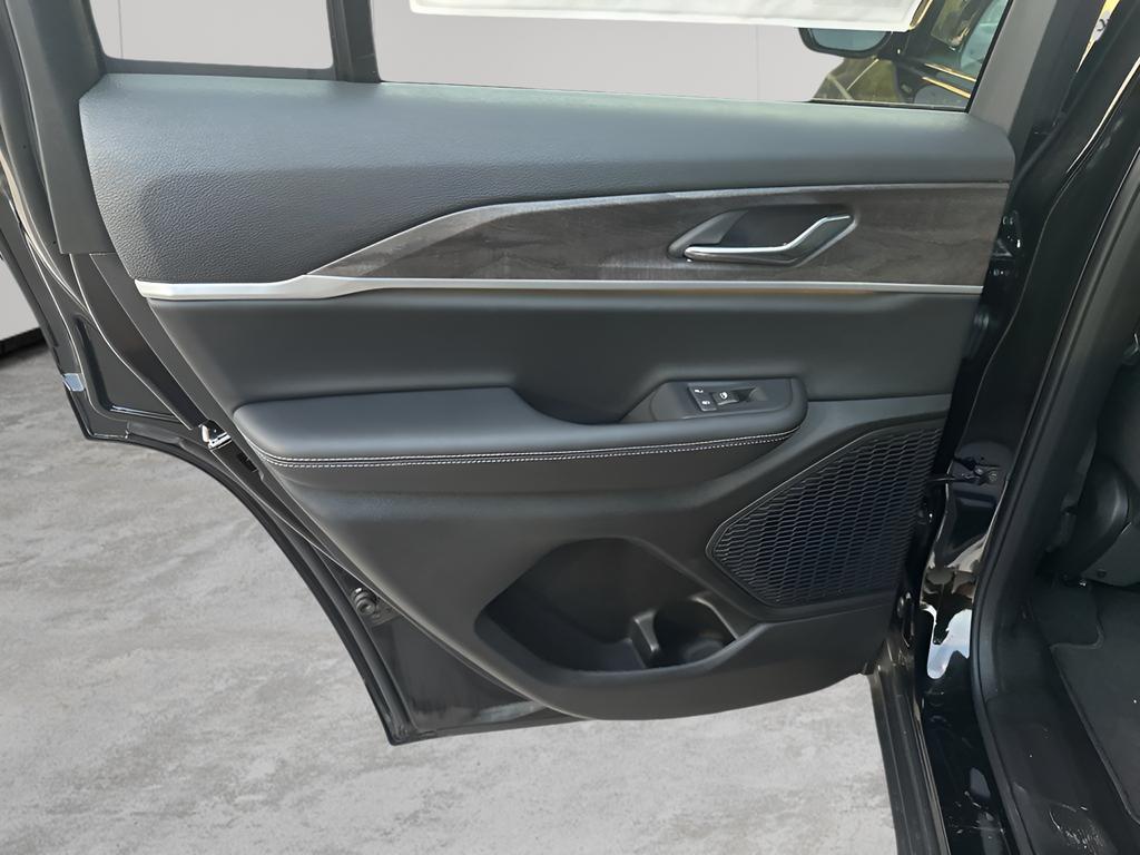 new 2025 Jeep Grand Cherokee car, priced at $38,970