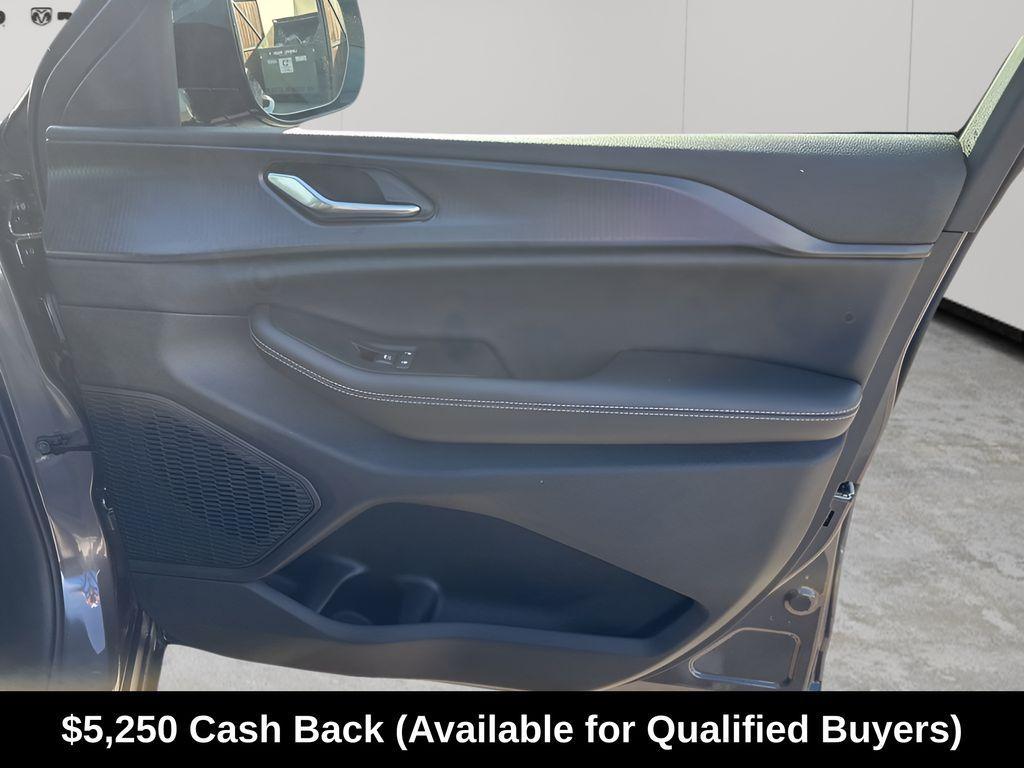 new 2025 Jeep Grand Cherokee car, priced at $37,435