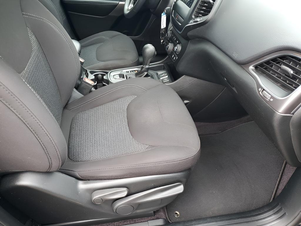 used 2019 Jeep Cherokee car, priced at $8,792