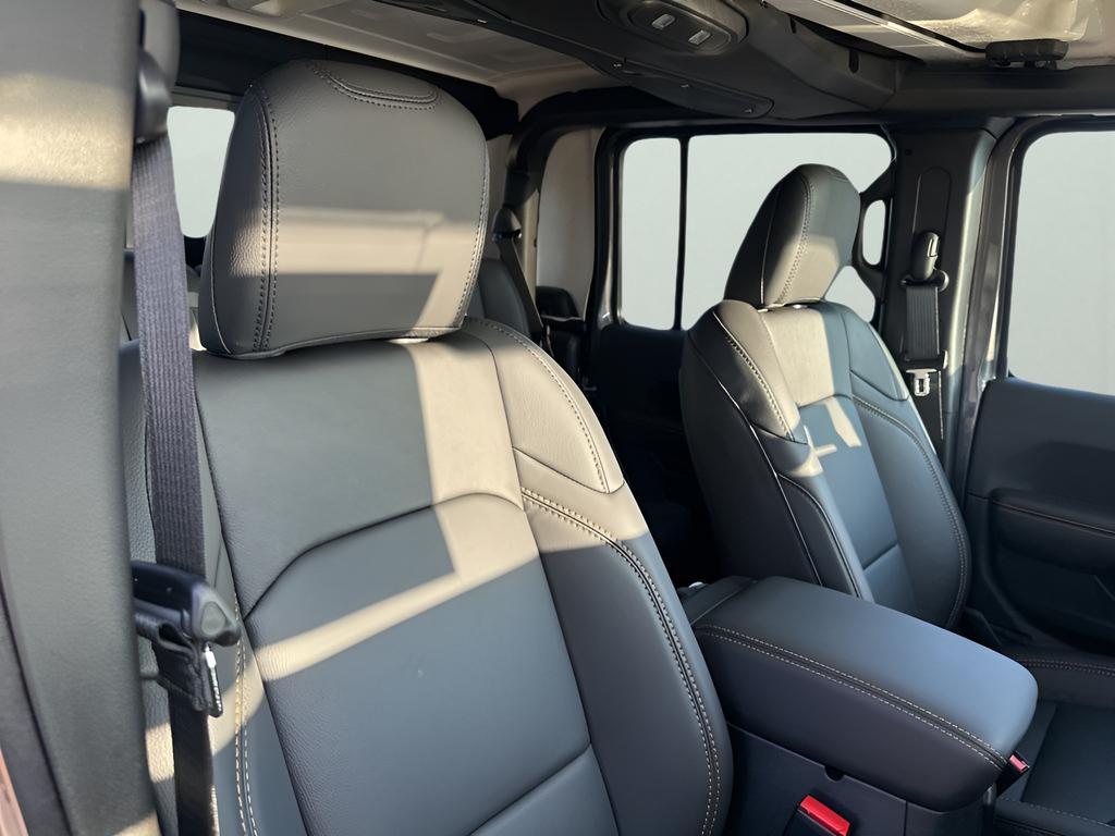 new 2025 Jeep Gladiator car, priced at $47,684