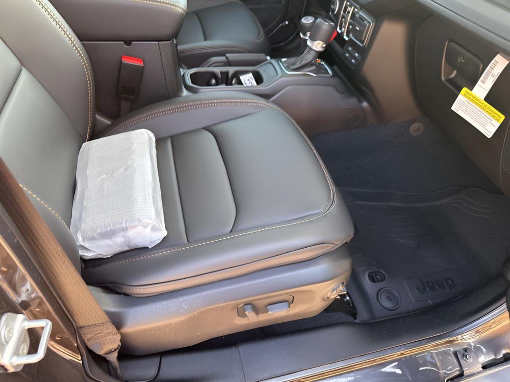 new 2025 Jeep Gladiator car, priced at $47,684