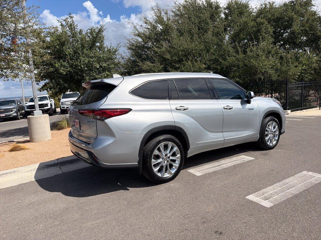 used 2020 Toyota Highlander Hybrid car, priced at $25,747
