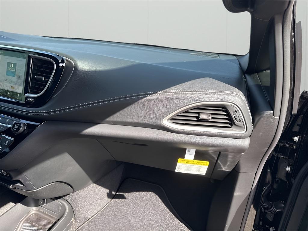 new 2025 Chrysler Pacifica car, priced at $45,315