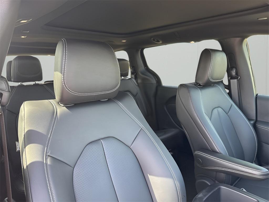 new 2025 Chrysler Pacifica car, priced at $45,315
