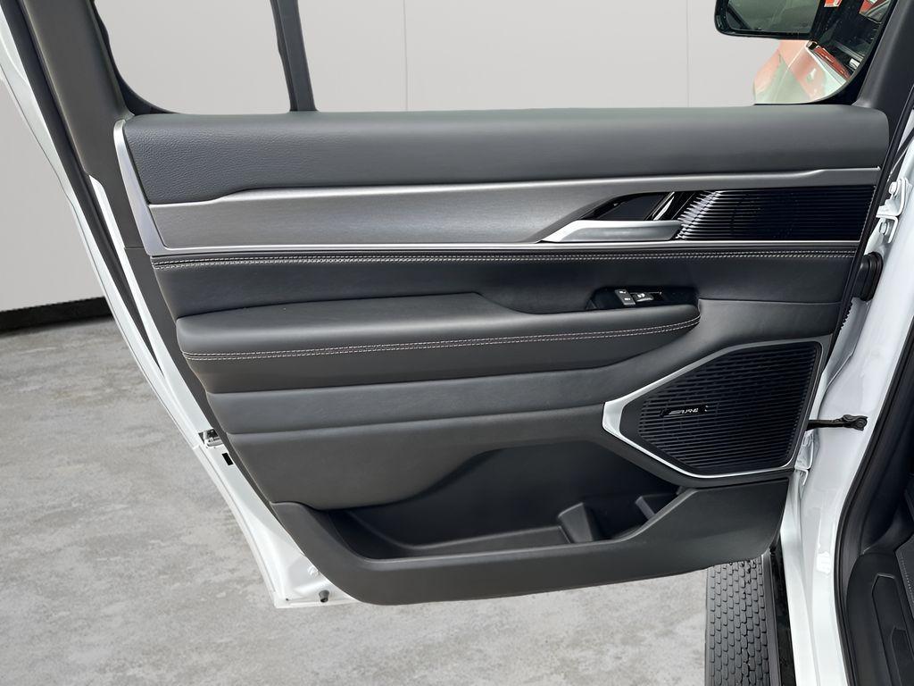 new 2026 Jeep Grand Wagoneer L car, priced at $75,821