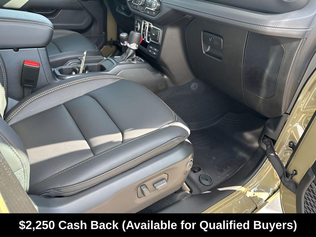 new 2025 Jeep Gladiator car, priced at $41,650