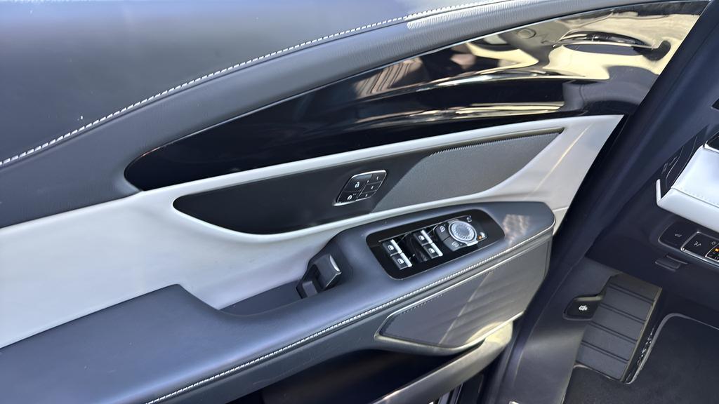 used 2024 Lincoln Nautilus car, priced at $44,986