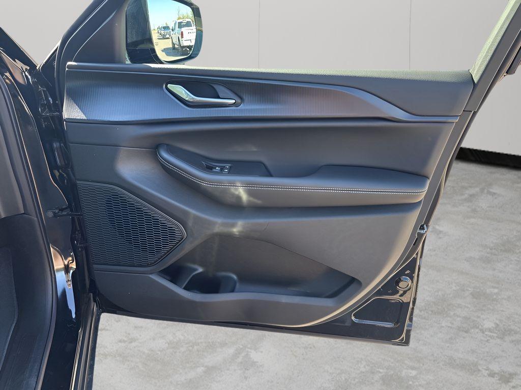 new 2025 Jeep Grand Cherokee L car, priced at $39,353