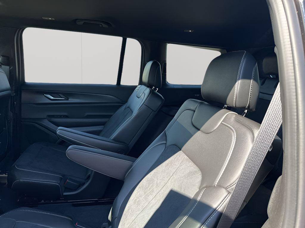 new 2025 Jeep Grand Cherokee L car, priced at $39,353