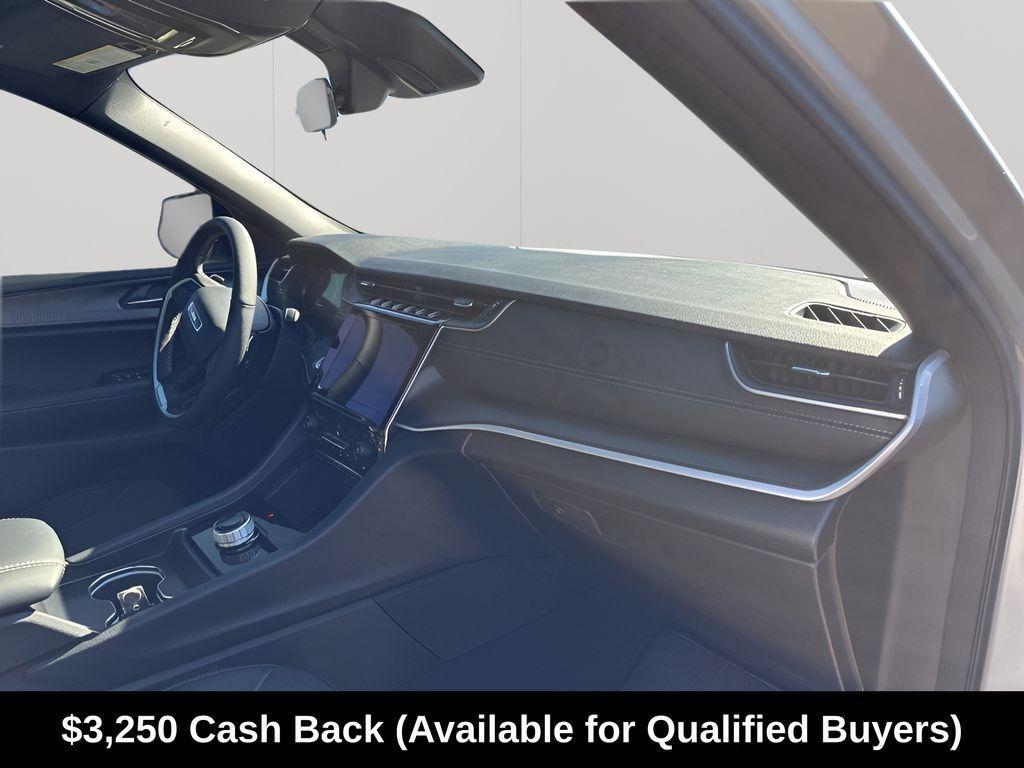 new 2025 Jeep Grand Cherokee car, priced at $36,904
