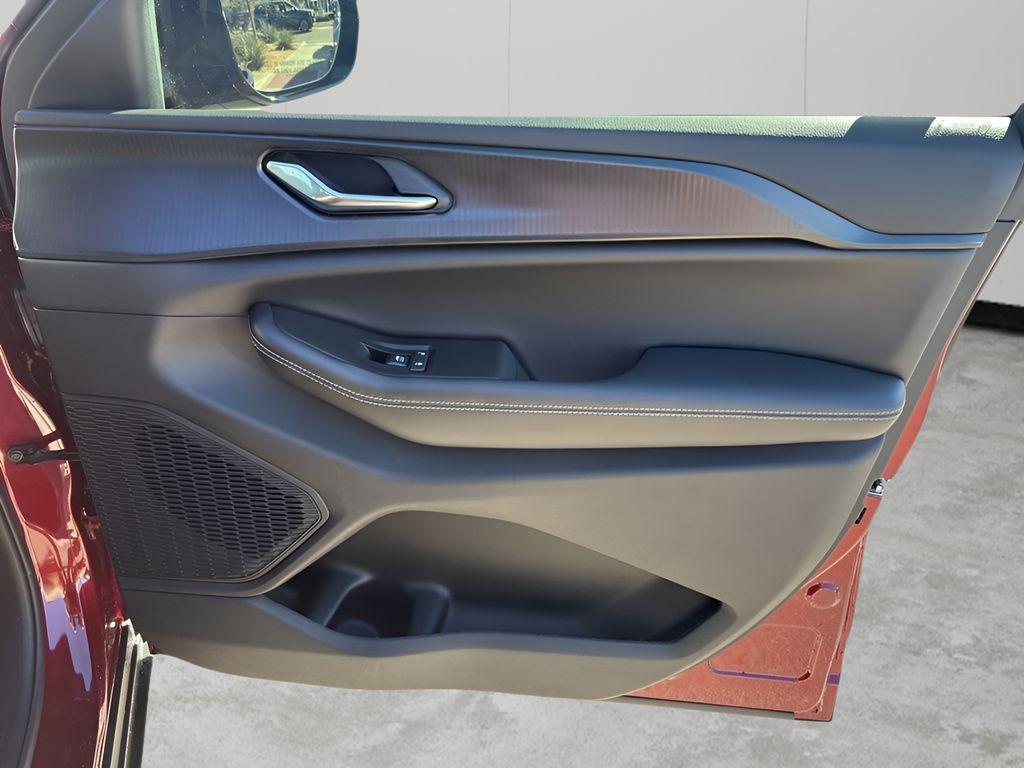 new 2025 Jeep Grand Cherokee L car, priced at $39,429