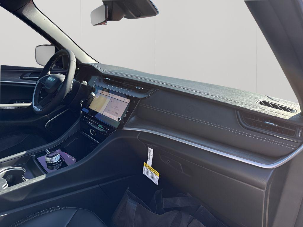 new 2026 Jeep Grand Cherokee car, priced at $47,577