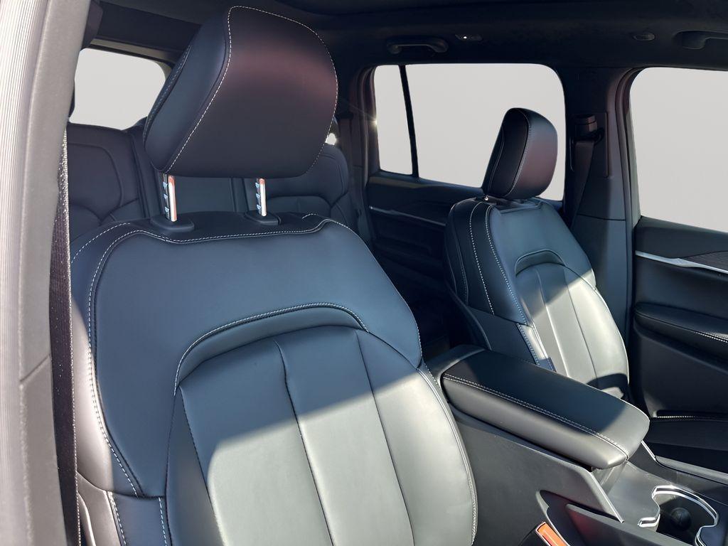 new 2026 Jeep Grand Cherokee car, priced at $47,577