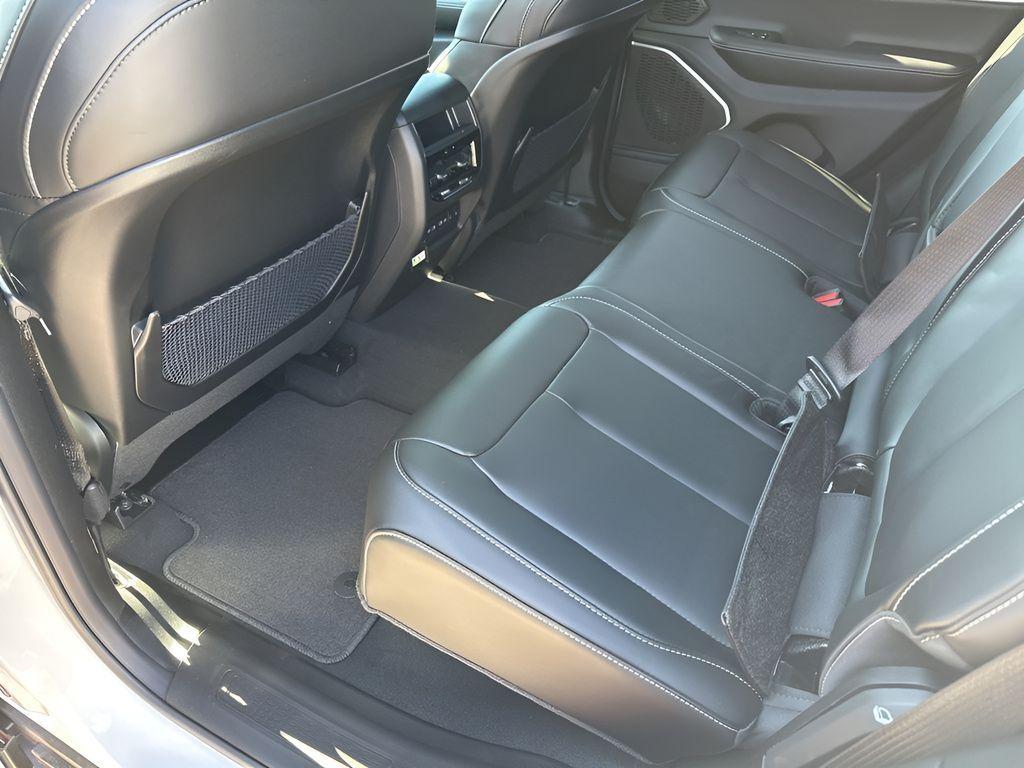 new 2026 Jeep Grand Cherokee car, priced at $47,577