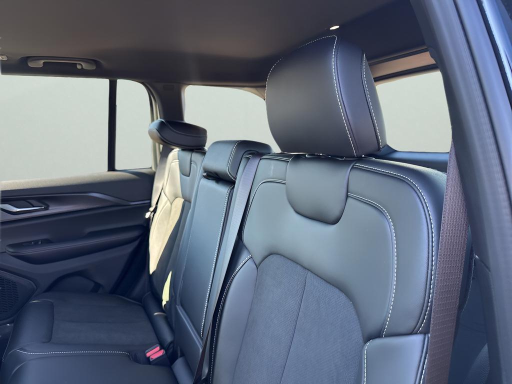 new 2025 Jeep Grand Cherokee car, priced at $38,980