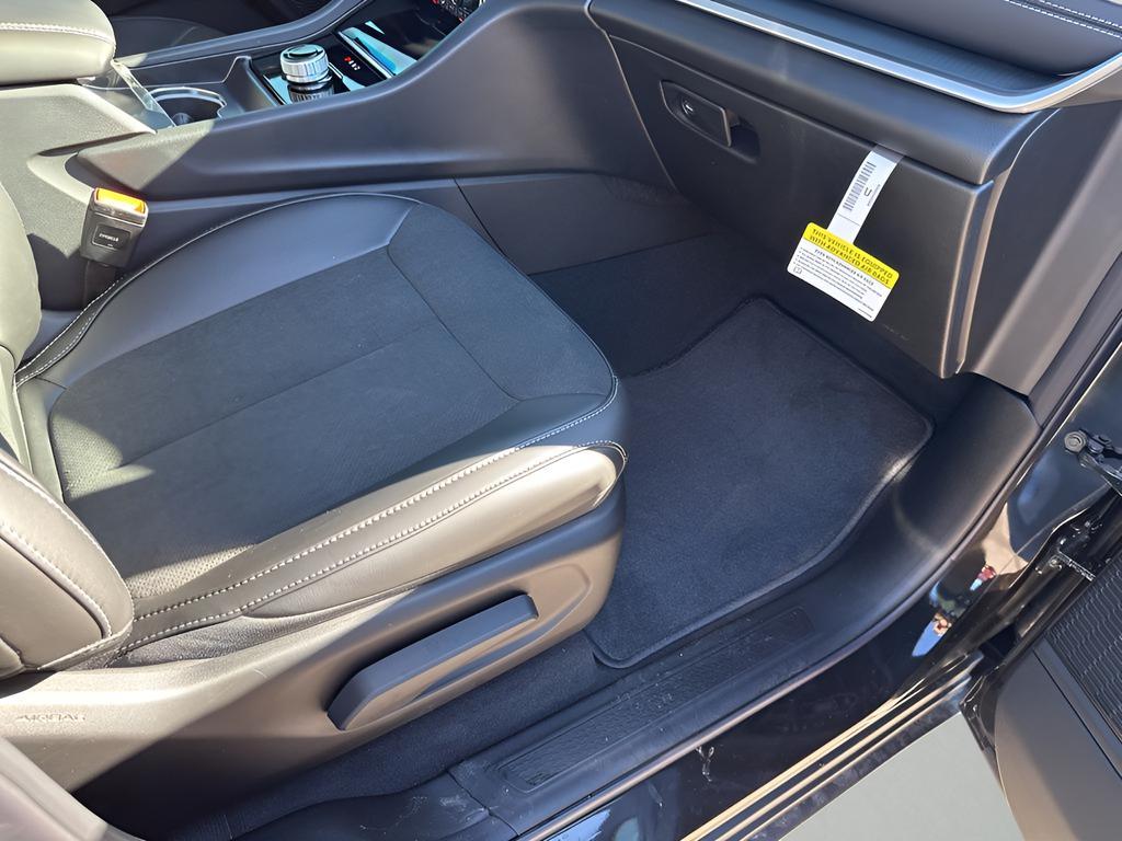 new 2025 Jeep Grand Cherokee car, priced at $38,980