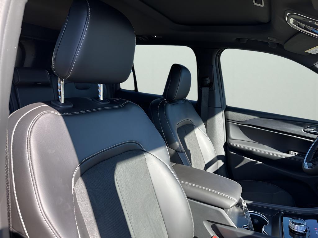 new 2025 Jeep Grand Cherokee car, priced at $38,980