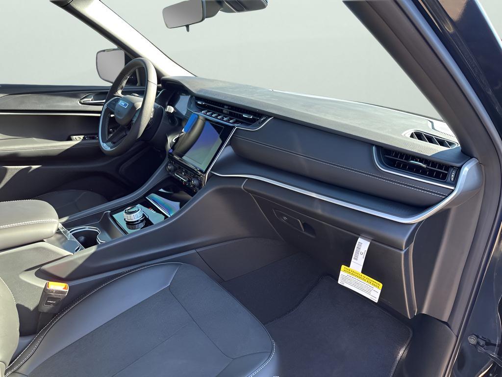 new 2025 Jeep Grand Cherokee car, priced at $38,980