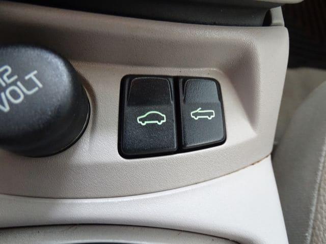 used 2007 Volvo C70 car, priced at $8,995