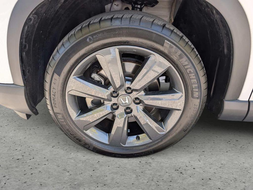 used 2025 Honda Pilot car, priced at $39,997
